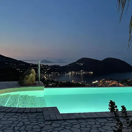 Serena Lipari * Marina (Lipari)