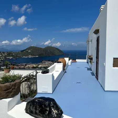 Serena Lipari Vila